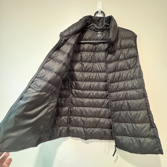 🟢 Uniqlo Women’s Ultra Light Down Vest | Black (XL) | Excellent Condition - Picture 3 of 7